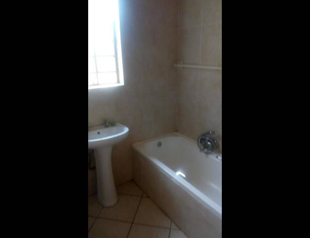 1 BEDROOM PROPERTY TO RENT IN KANONIERSPARK